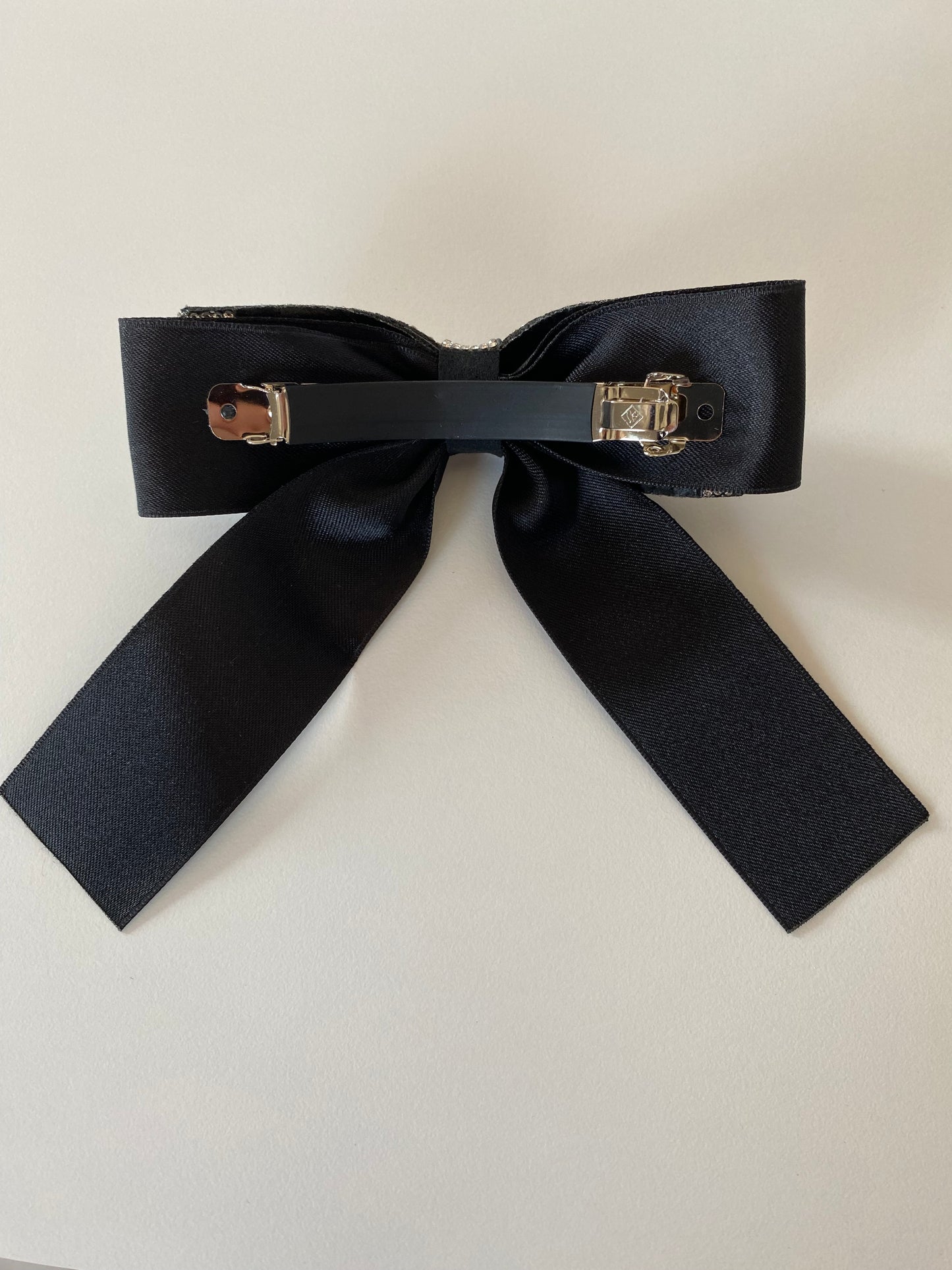 BOW BARRETTE