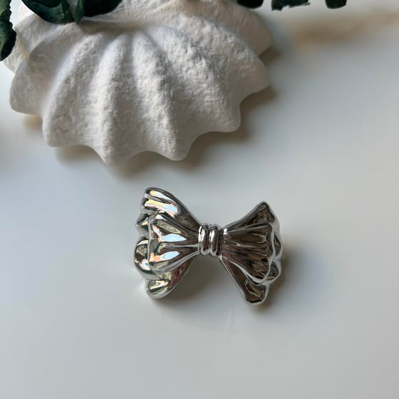 METAL BOW BARRETTE